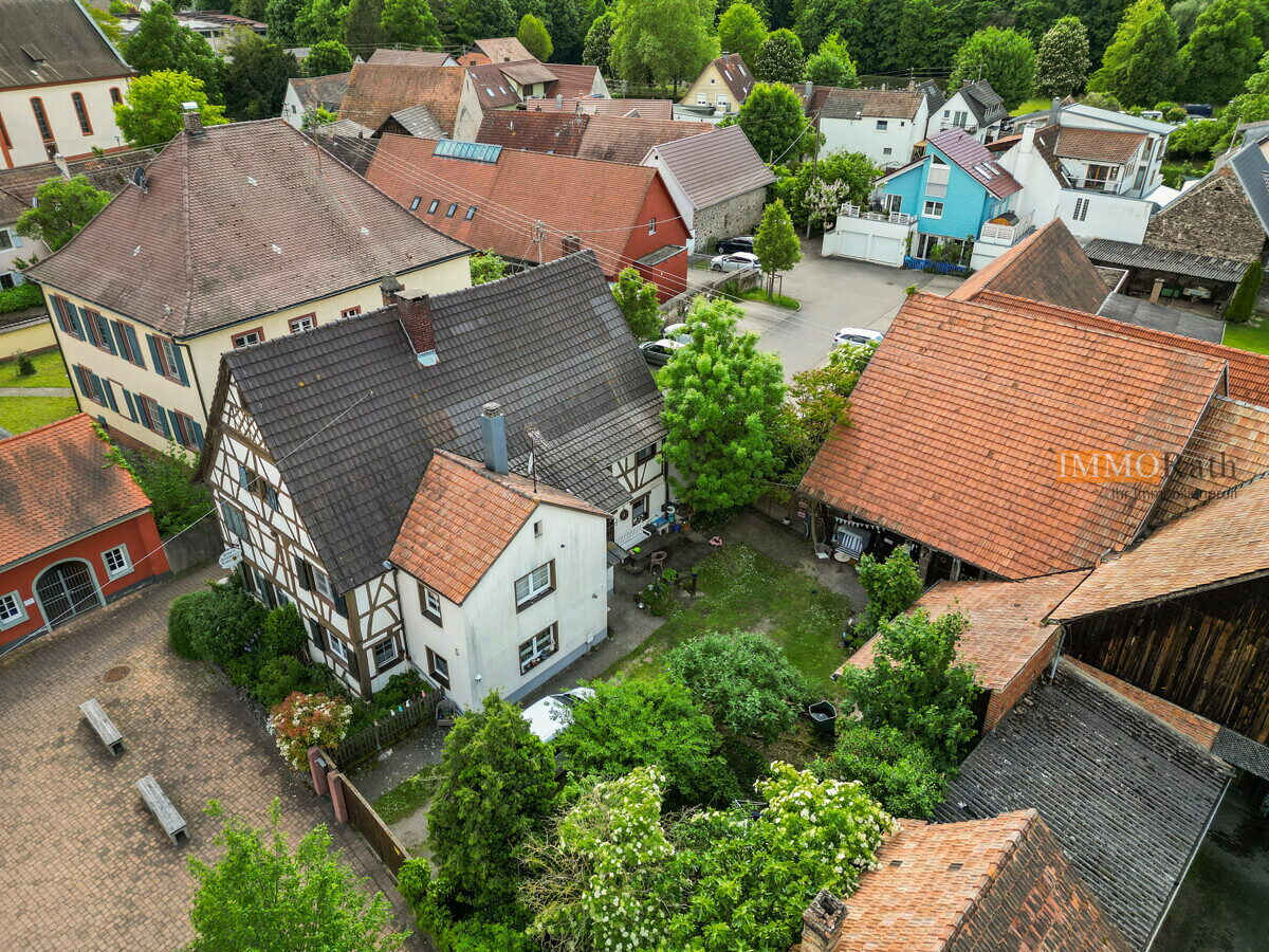 IMMORath.de - 5-Zimmer Doppelhaushälfte mit Innenhof