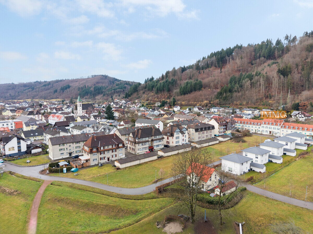 IMMORath.de - 4-Zimmerwohnung mit zwei Garagen - Foto 2