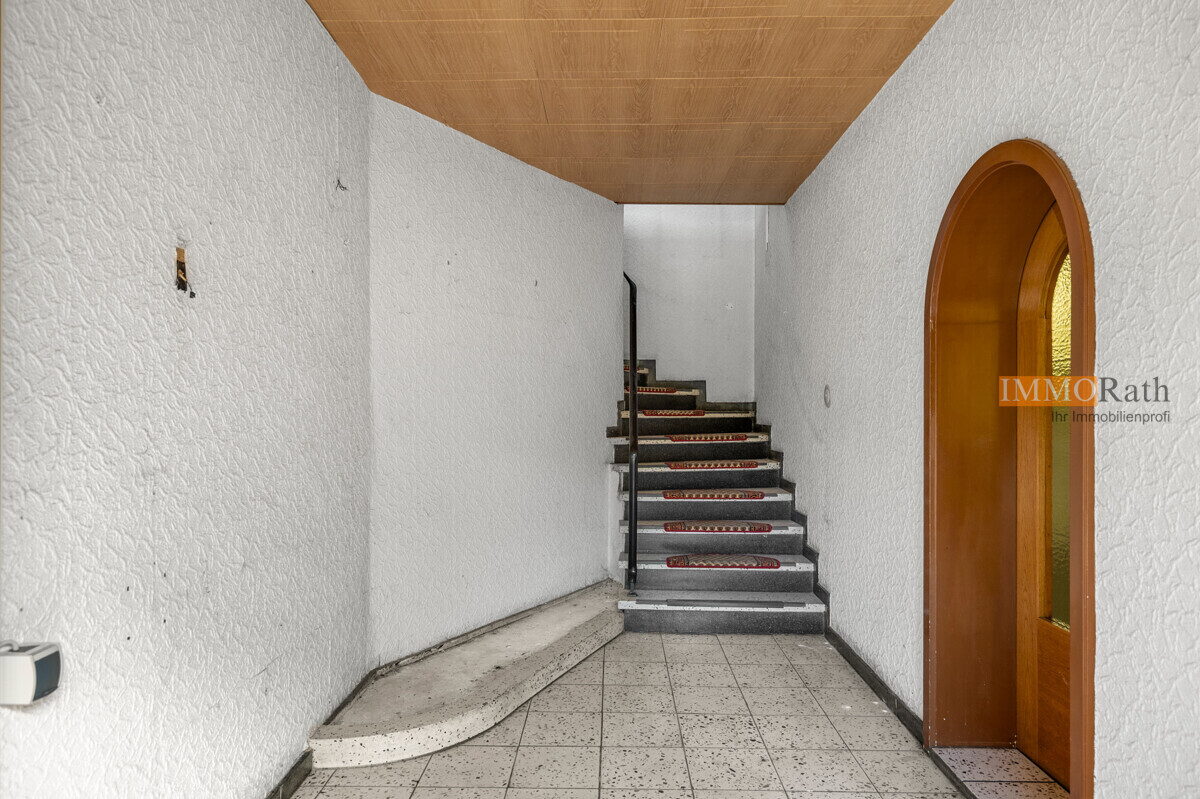 IMMORath.de - Einfamilienhaus mit großzügiger Nutzfläche und Gästezimmern - Foto 3