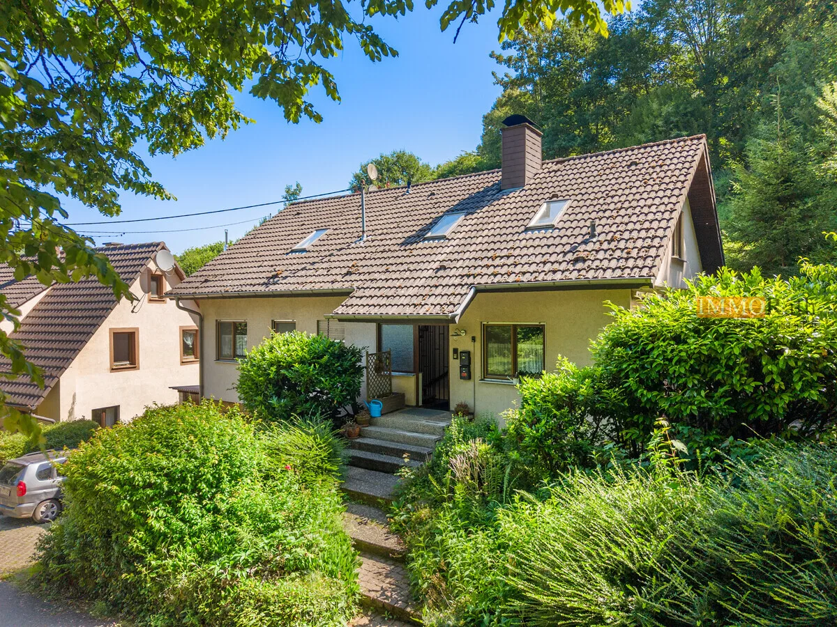 IMMORath.de – Zweifamilienhaus in naturnaher Lage mit großzügigem Grundstück