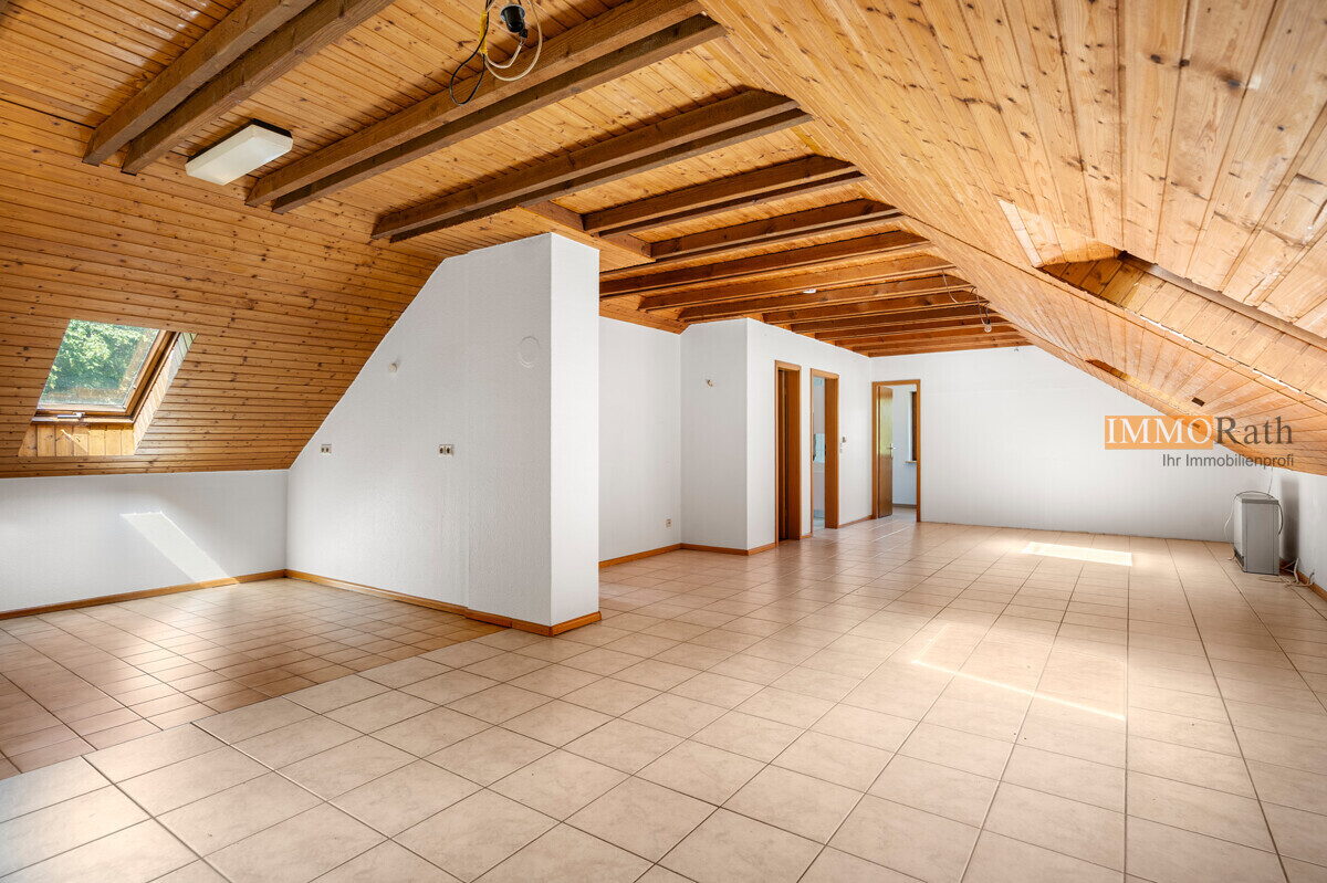 IMMORath.de – Zweifamilienhaus in naturnaher Lage mit großzügigem Grundstück - Foto 3