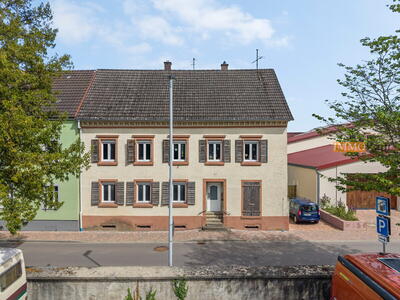 IMMORath.de – Zweifamilienhaus mit Ausbaupotential und großzügige Gartenfläche