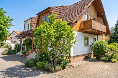 IMMORath - Moderne DHH im Schwarzwaldstil mit Panorama-Terrasse, 30min nördlich Freiburg