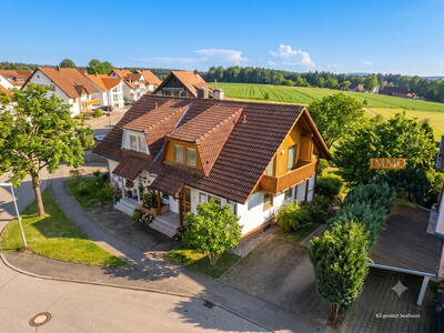 IMMORath - Moderne DHH im Schwarzwaldstil mit Panorama-Terrasse, 30min nördlich Freiburg