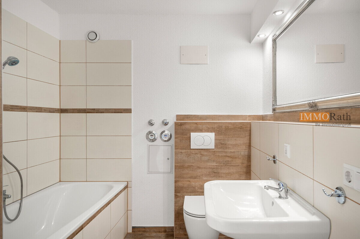 IMMORath.de - Helle 3-Zimmerwohnung mit Balkon und 60 m ² Ausbaureserve - Foto 3