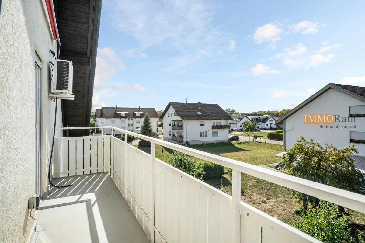 IMMORath.de - Lichtdurchflutete 3-Zimmer-Wohnung mit Balkon und Schwedenofen - Foto 2
