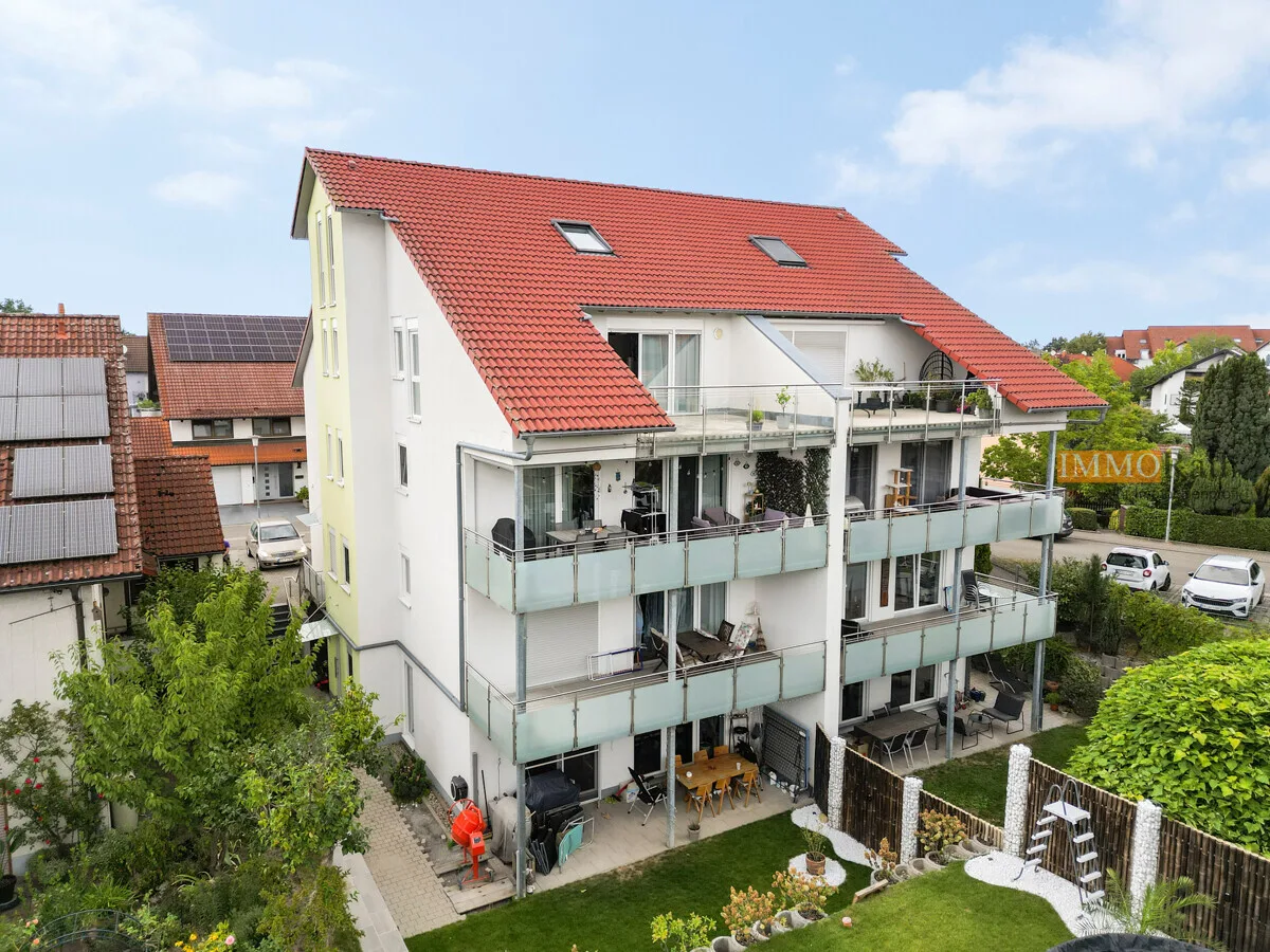 IMMORath.de - Großzügige Maisonettewohnung mit 5 Zimmern und Balkon mit Aussicht