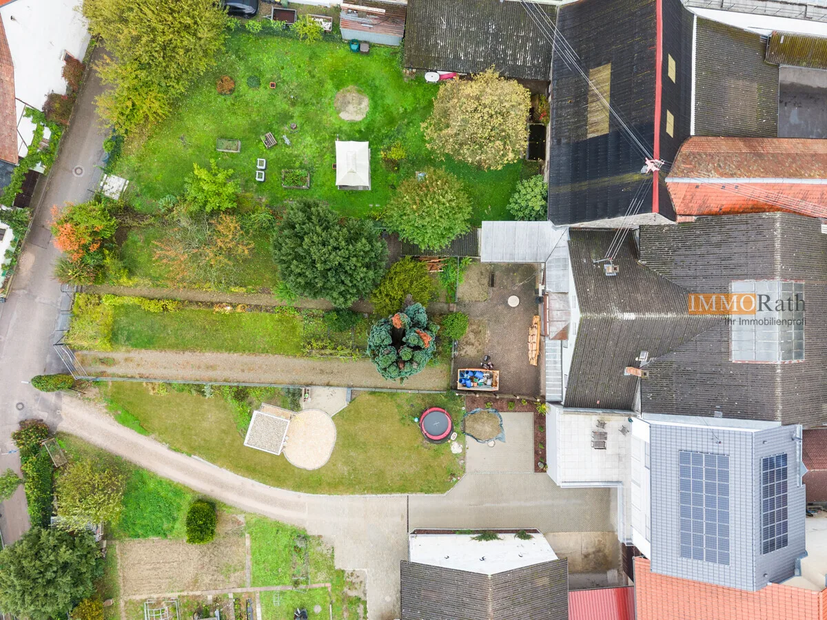 IMMORath.de – Einfamilienhaus mit großem Garten & Nebengebäuden - Foto 2